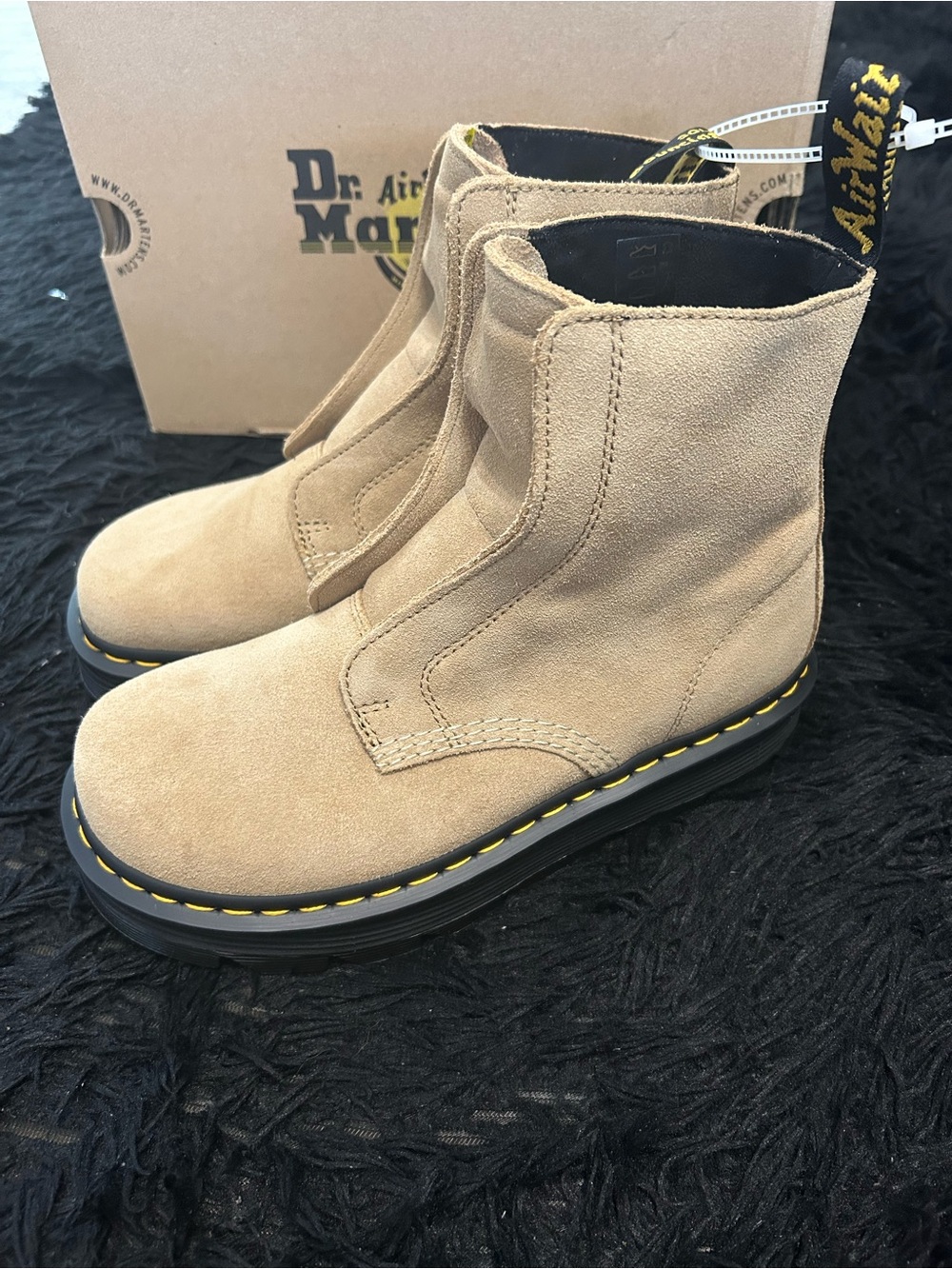 DR MARTENS Zebzag laceless leather boots booties shoes women’s 9 new